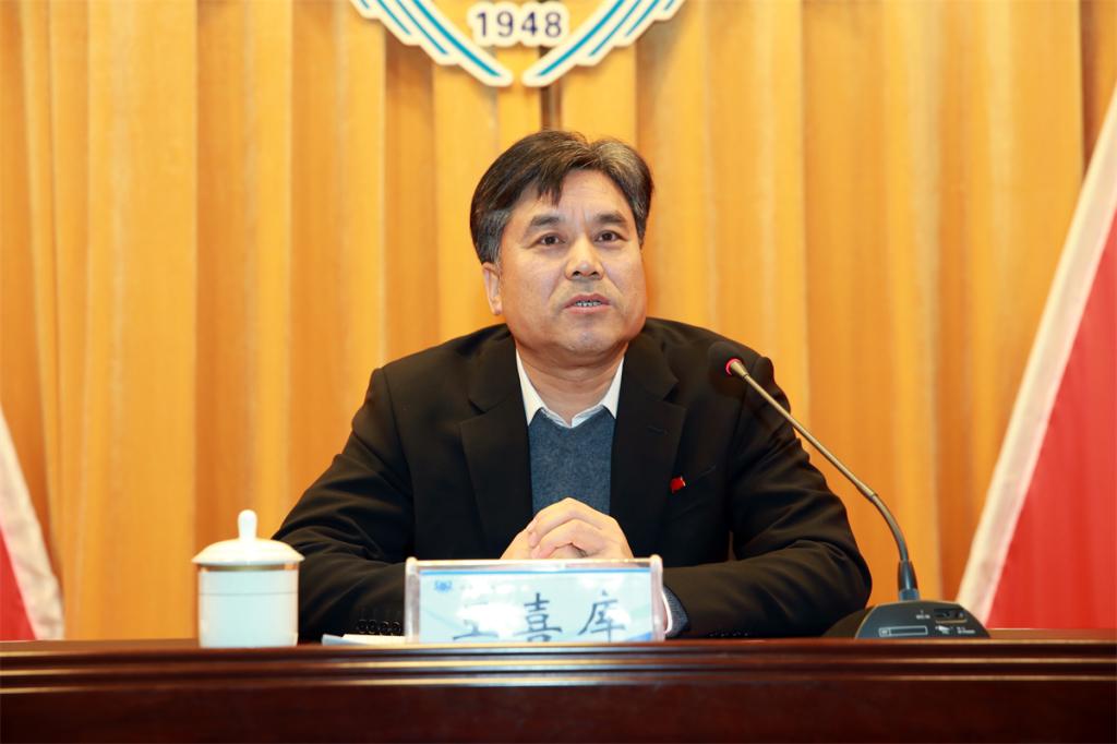 学院党委书记王喜库讲话